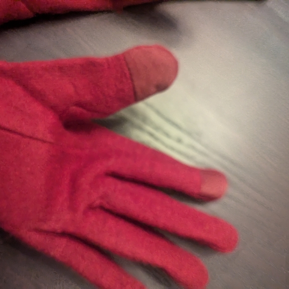 Woman Red Gloves Size Small - Picture 8 of 8